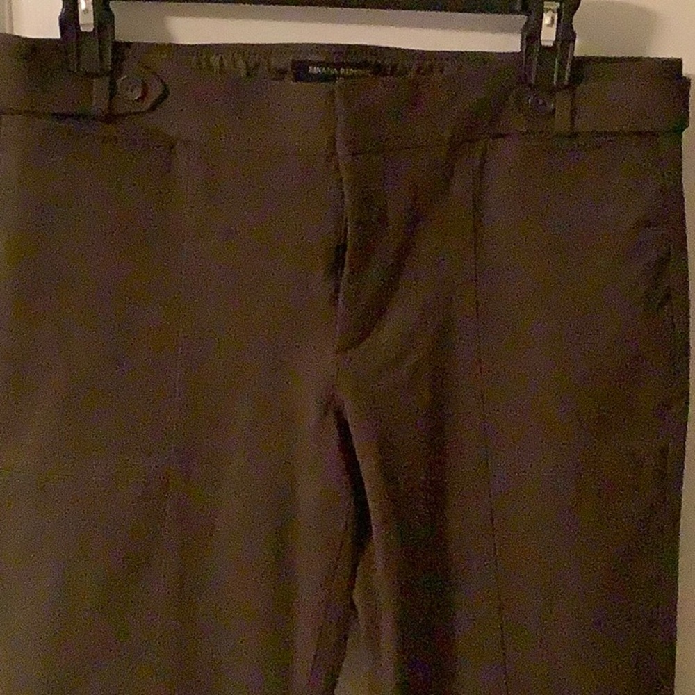 Banana Republic Sloan pants, size 8. NWOT tag, olive green.